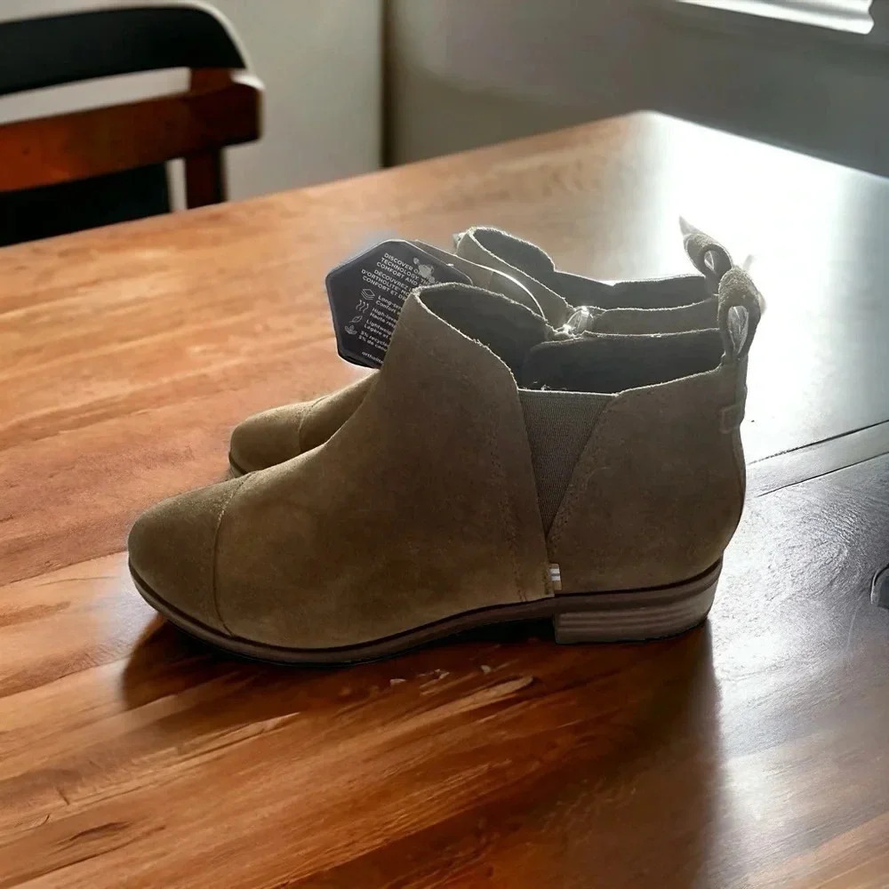 🆕 Toms Reese Taupe Military Olive Suede Ankle Boot size 7.5 - Picture 2 of 11